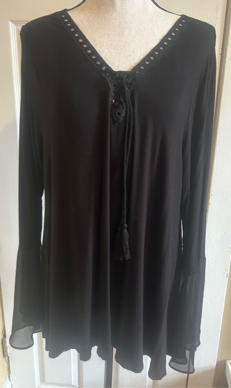 Tahari Blouse Size Large